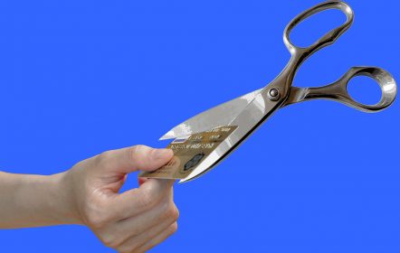 cancelar um cartão de crédito com dívidas