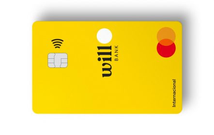Will Bank é confiável - foto do cartão de crédito amarelo no fundo branco