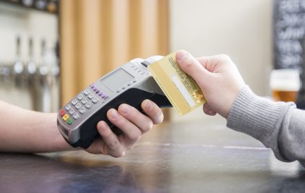 Como comprar uma maquininha de cartão de crédito